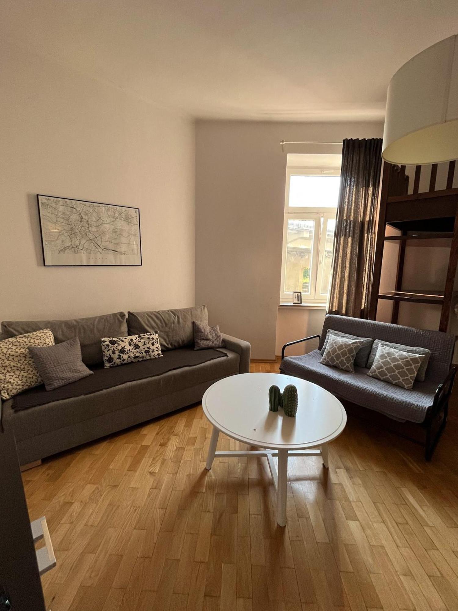 Spacious Apartment *